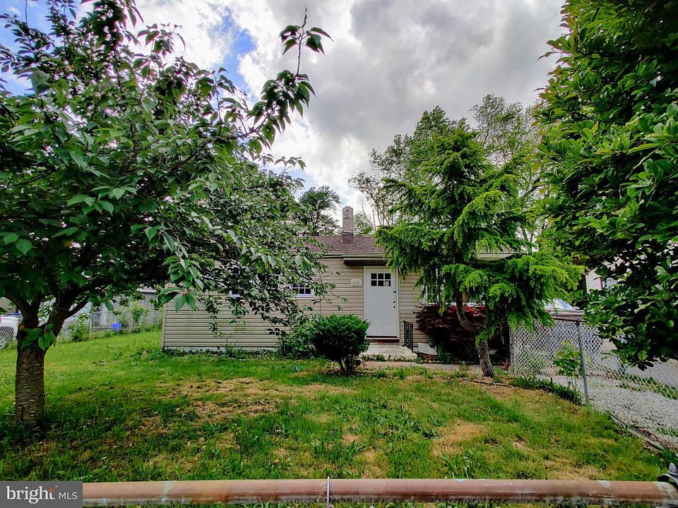 2nd image of 602 Lynne Dr