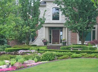 2861 Vineyards Dr, Troy, MI
