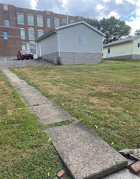 325 S Main St — Photo 17
