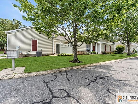 5th image of 446 Bluebird Dr
