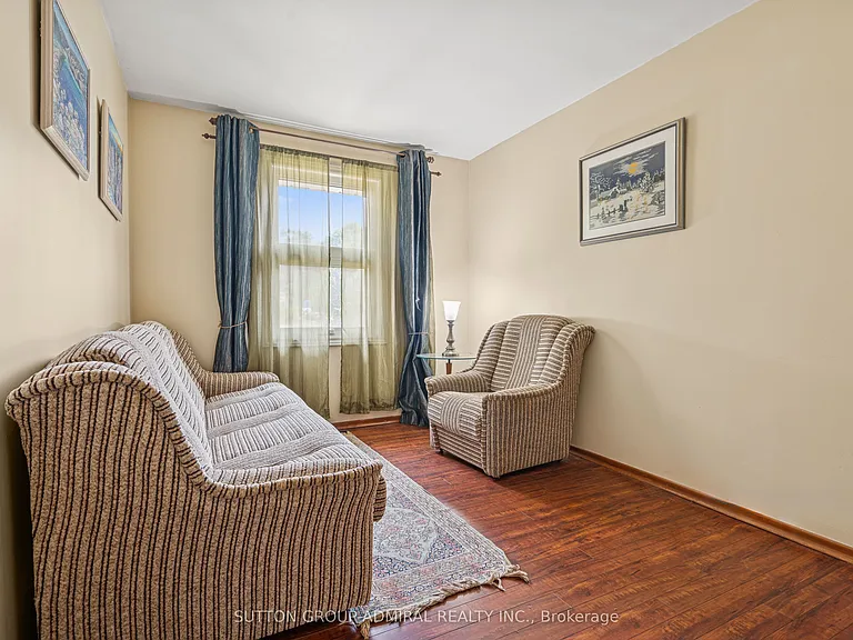 499 York St #UPPER — Photo 16