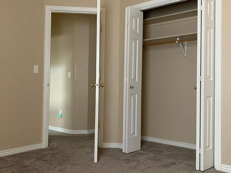 1504 Anny Dr E — Photo 13