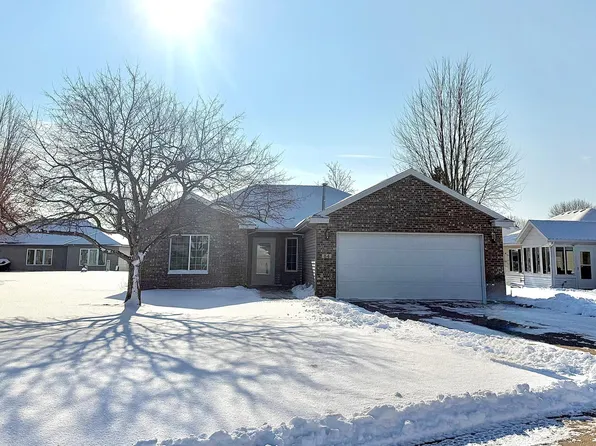 84 Willow Creek Dr, Waite Park, MN 56387