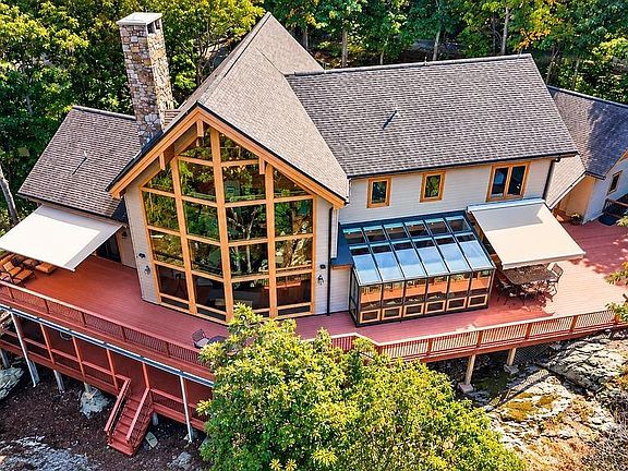 2nd image of 18 Valley View Ct