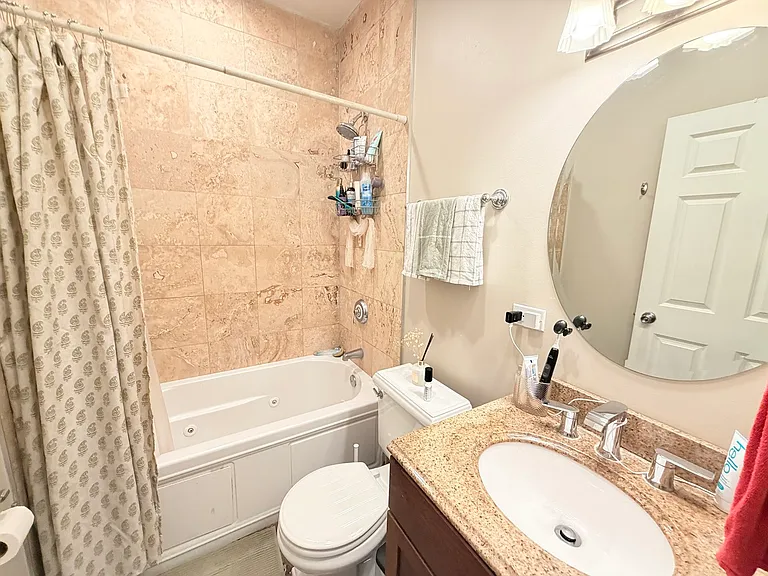 1330 W Roscoe St #1 — Photo 16