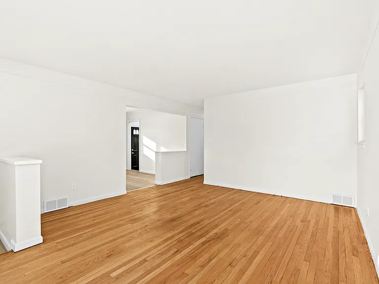 18405 Gillman St — Photo 6