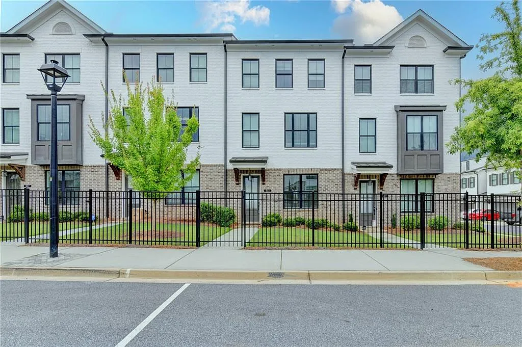 3 bed, 3.5 bath, 2000 sqft, $2,700 — Photo 2