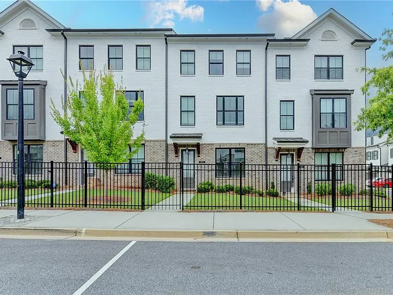 603 Millcroft Blvd — Photo 2