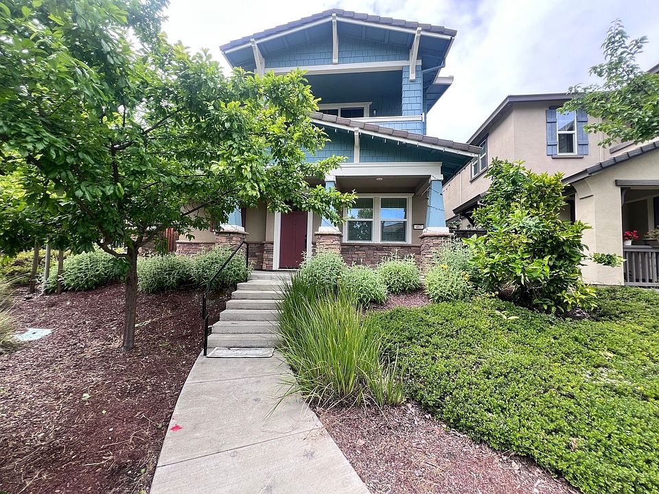 1st image of 407 Chives Way