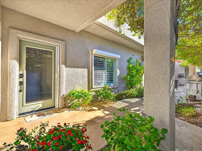 10 Colonial Dr — Photo 22
