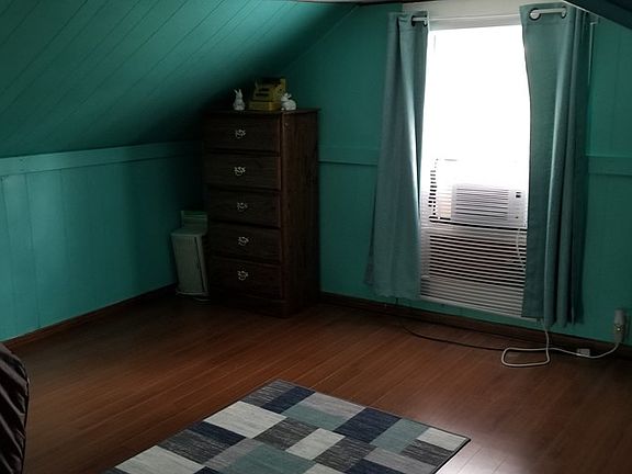 5th image of 521 E 8th St
