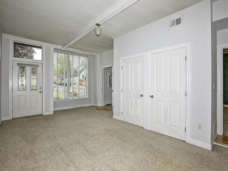 2916 Irving St — Photo 9