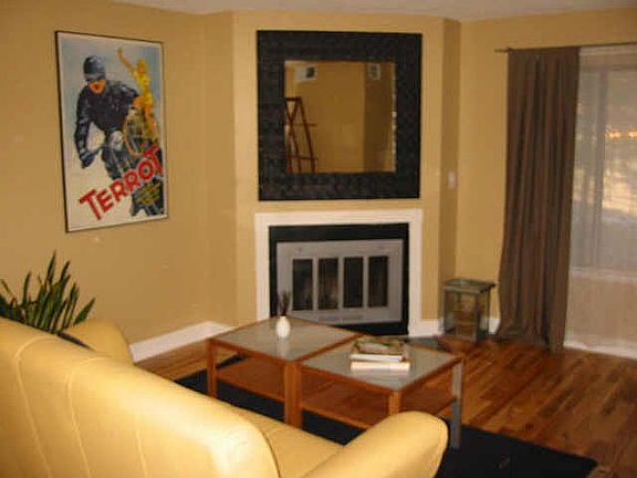 Living room with fireplace 