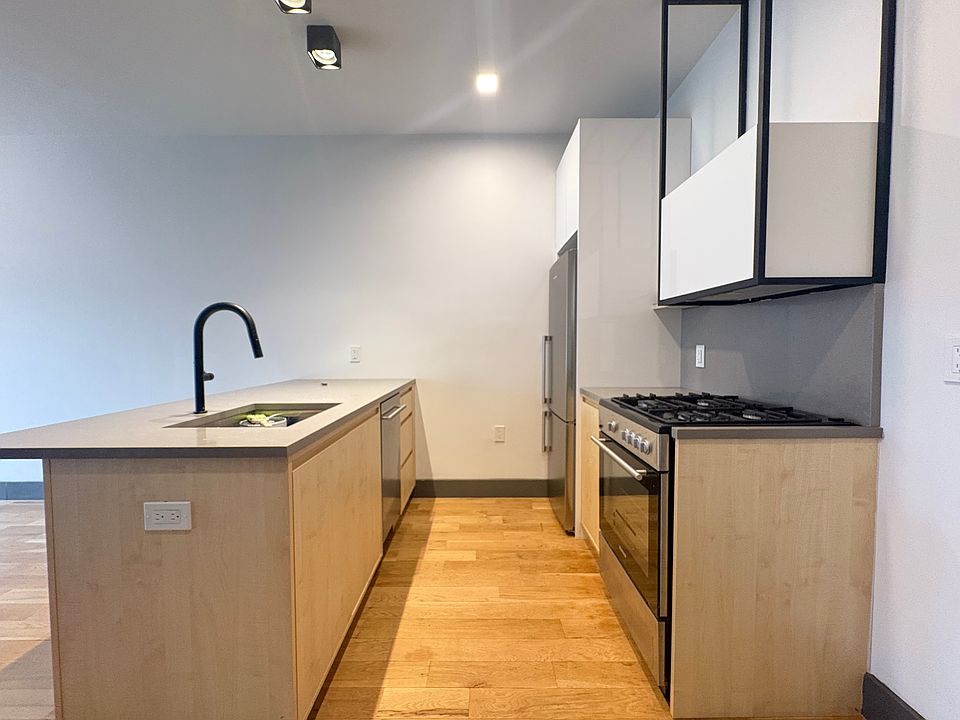 1st image of 413-419 Arlington Ave #305