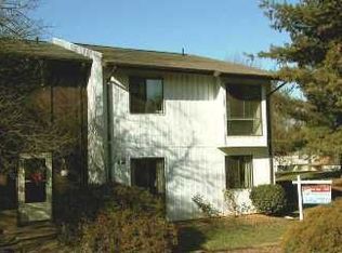 12 Wedgedale Dr, Sterling, VA 20164