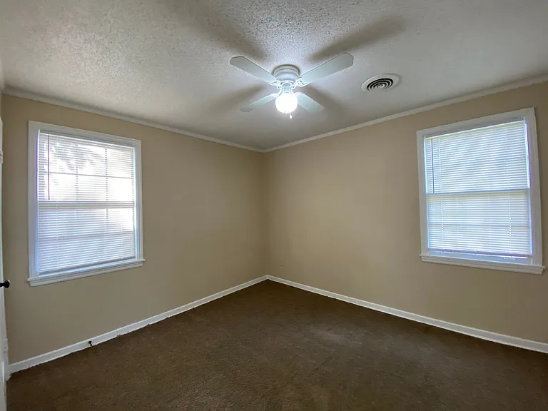 1104 Chatwood St — Photo 14