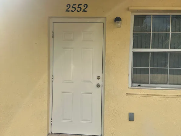 2552 NE 192nd St, Miami, FL 33180