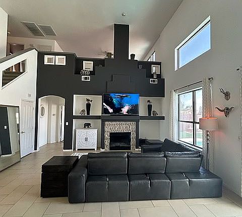 5th image of 1550 Livingston Dr