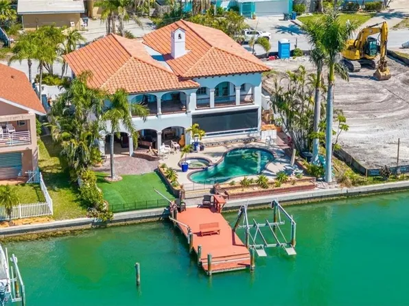 11320 6th St E, Treasure Island, FL 33706