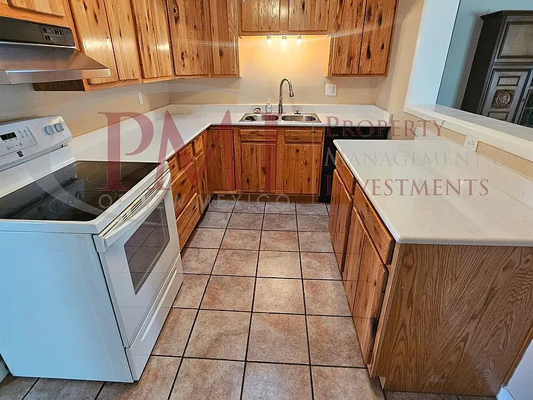 1735 S Locust St — Photo 7