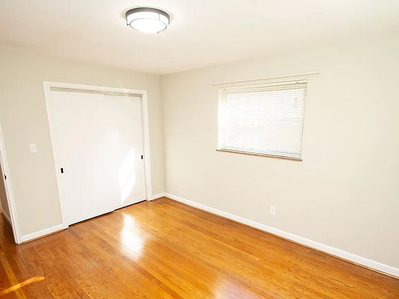 4th image of 3289 Linwood Ave APT 1