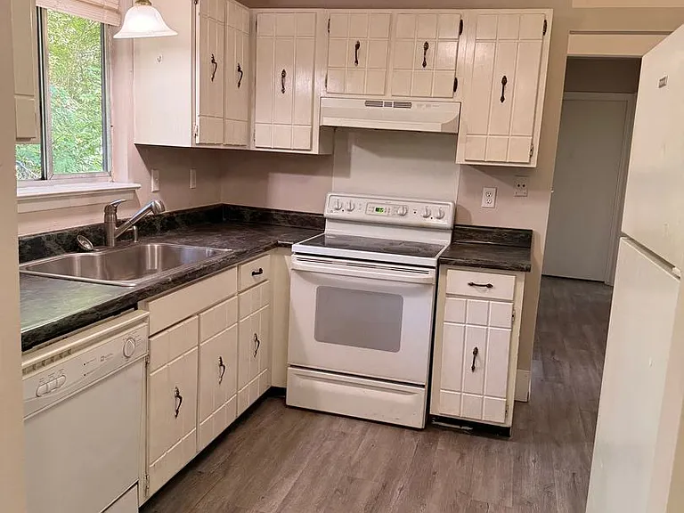 905 Forest Dale Ln #B — Photo 5