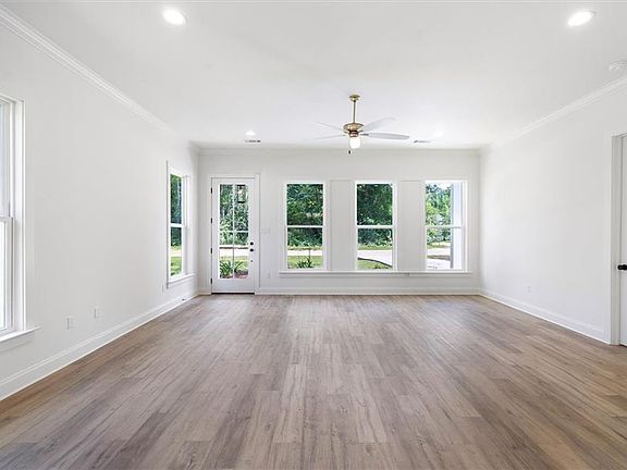 3rd image of 301 W 27th Ave