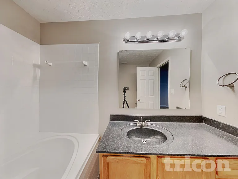 6804 Smithfield Blvd — Photo 9