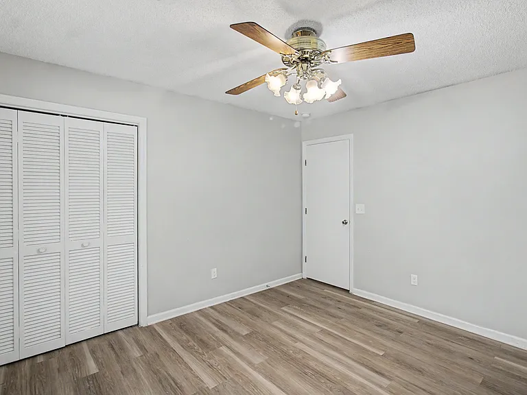 21 Pinewood Ln — Photo 11