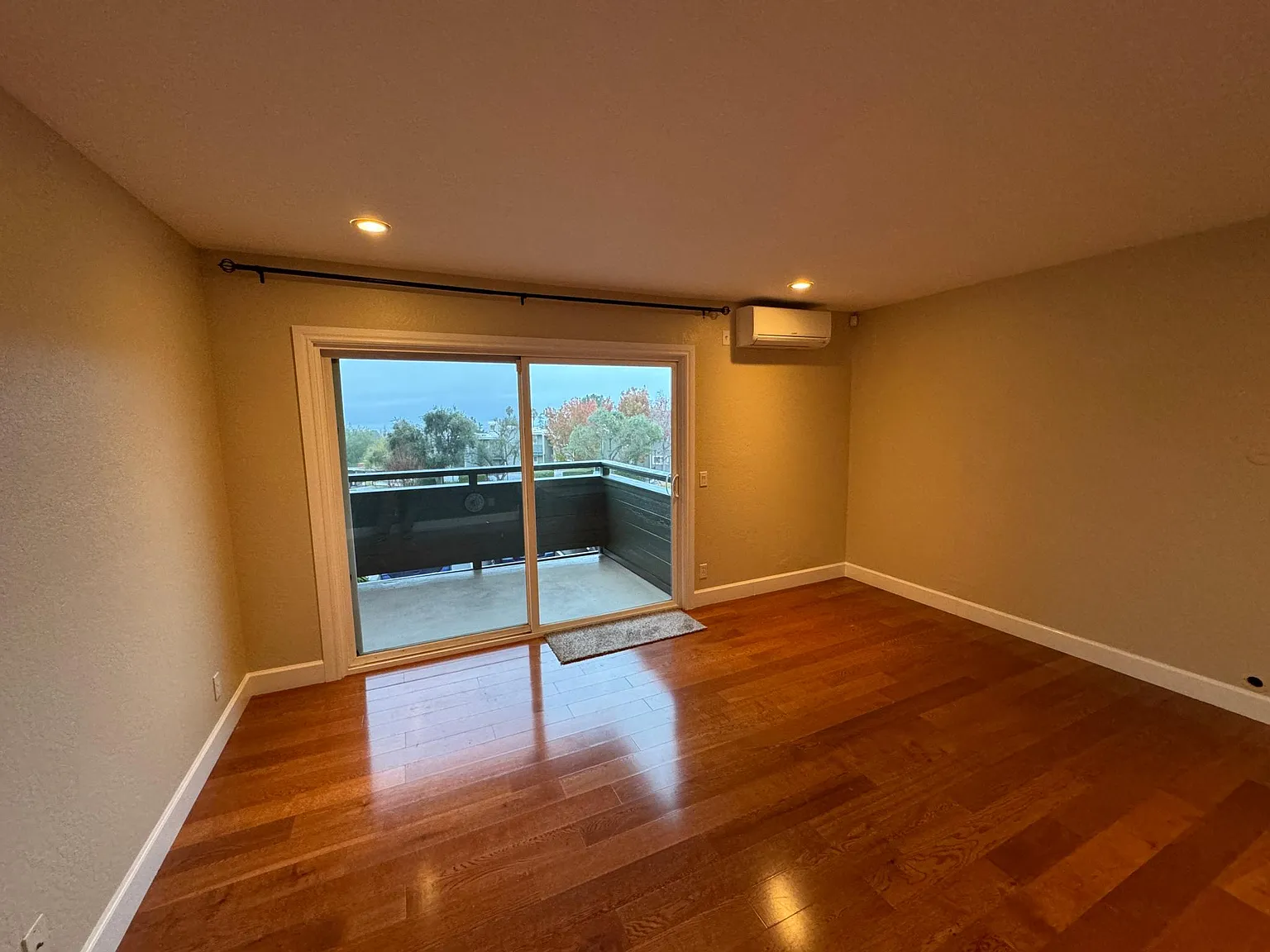 2 bed, 1.5 bath, 1016 sqft, $3,900 — Photo 3