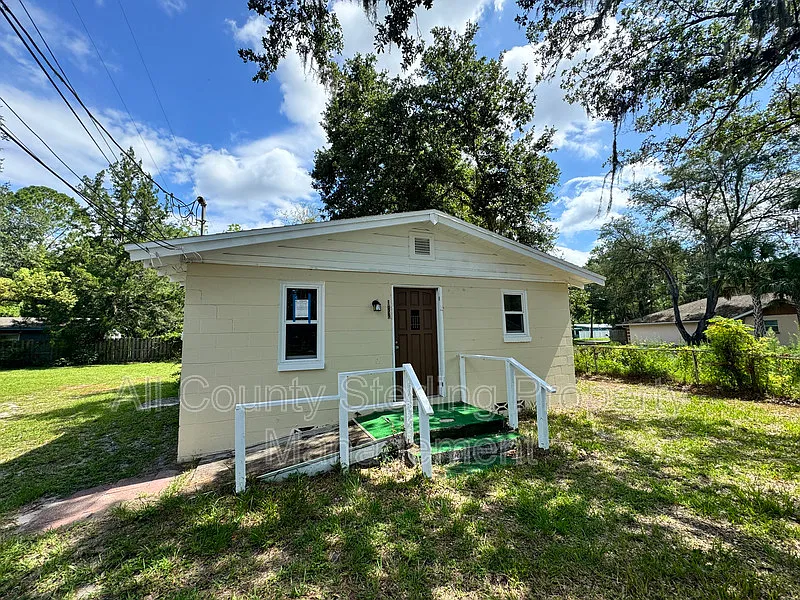 2 bed, 1.0 bath, 624 sqft, $900 — Photo 2