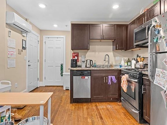 5th image of 1011 Tremont St