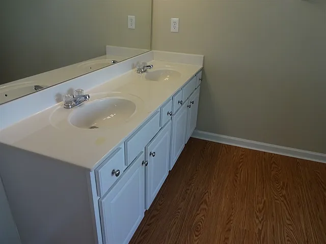 2357 Longmont Dr — Photo 8