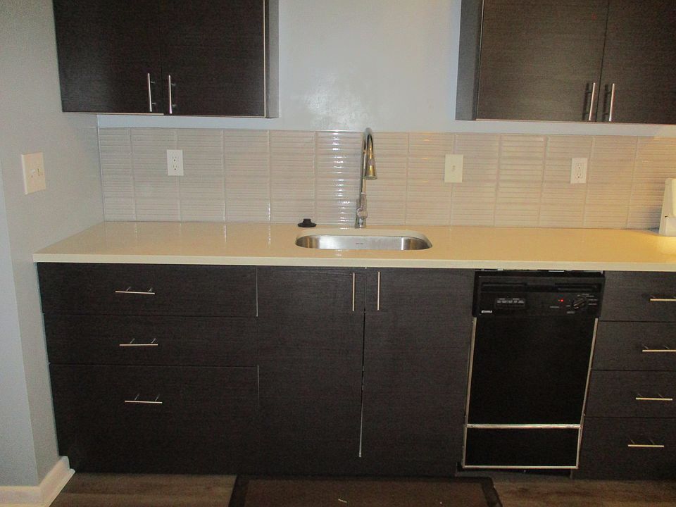 1st image of 834 Galapago St