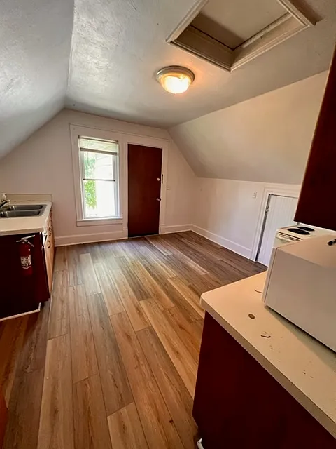 1024 Hayes Avenue - 2 — Photo 2