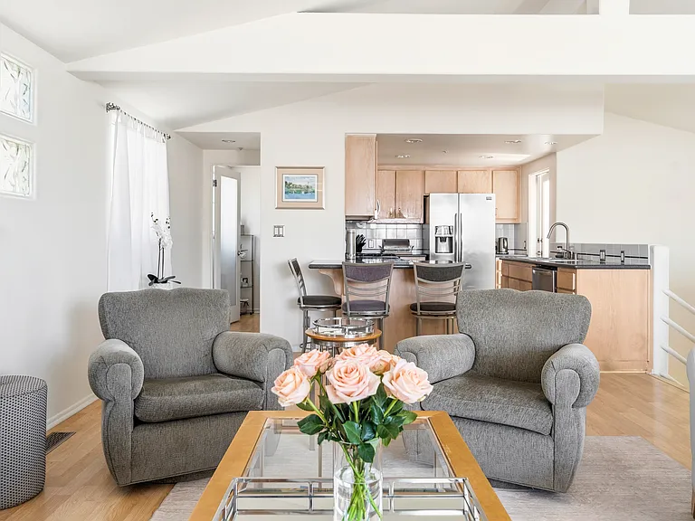 440 Marine Pl — Photo 8