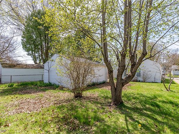 4th image of 1053 Merton Ave