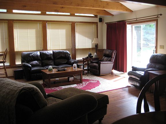 Great room vaulted ceiling 
