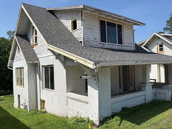2nd image of 1818 Main St