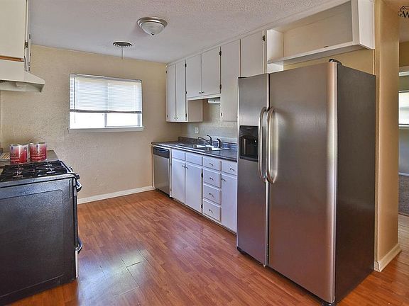 4th image of 1020 W Highway St