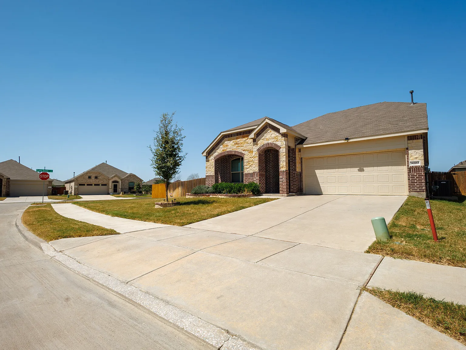 4 bed, 2.5 bath, 2348 sqft, $2,495 — Photo 1