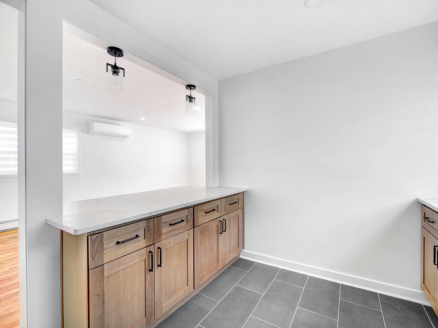 3 bed, 1100 sqft, $2,900 — Photo 3
