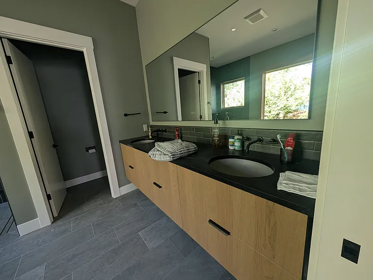 364 Armadale Rd — Photo 40