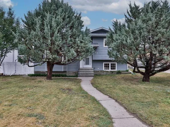 527 2nd St N, Vulcan, AB T0L 2B0