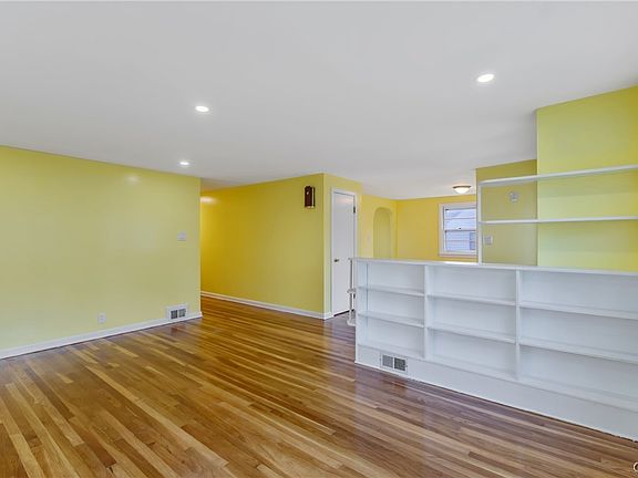 5th image of 274 Pleasantview Ave