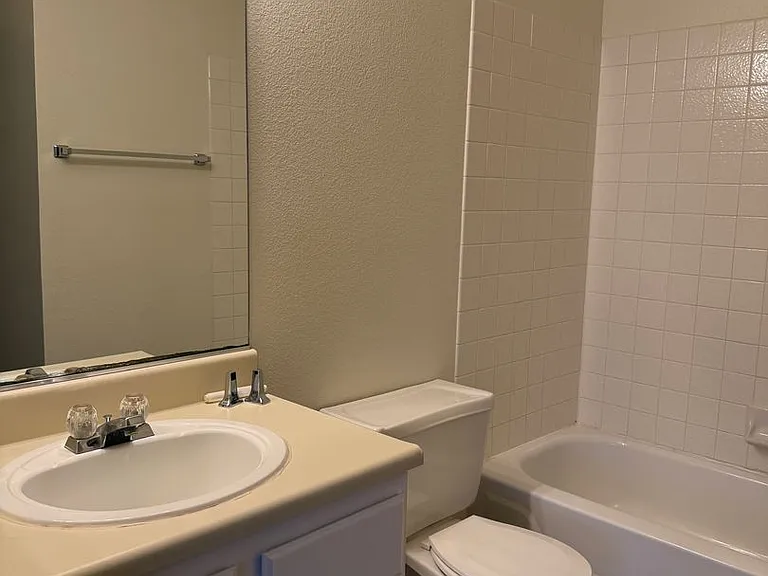 930 N Sloan Ln #203C — Photo 15