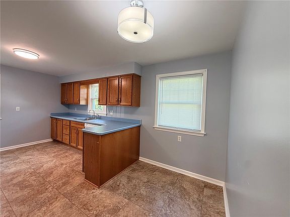 5th image of 721 Tidball Ave