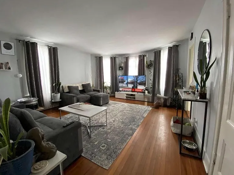 19 Vernon Ave #2 — Photo 4