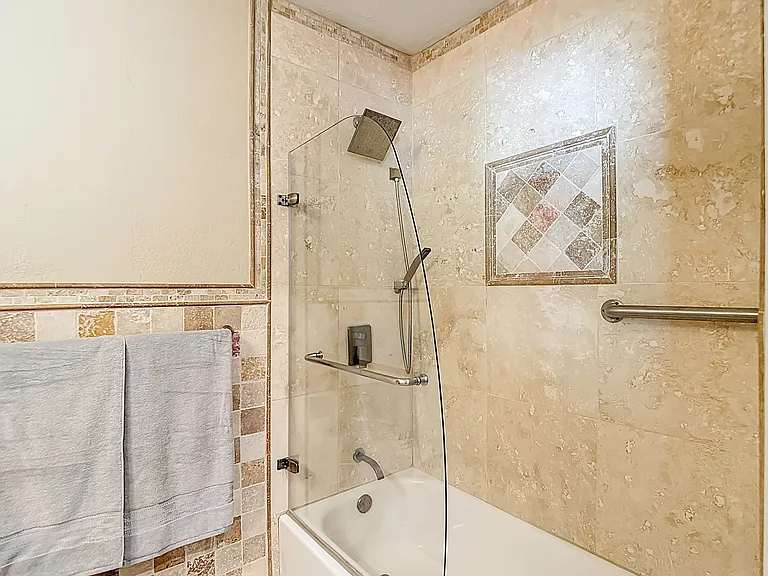 17208 Orangewood Dr — Photo 41