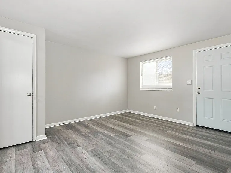 143 Stevens Ave — Photo 4